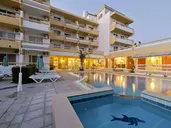 Trianta Apartments