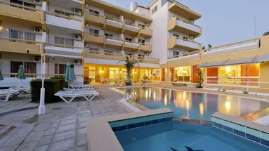 Trianta Apartments