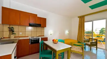 Trianta Hotel Apartmentos