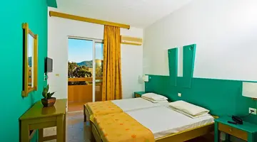 Trianta Hotel Apartmentos