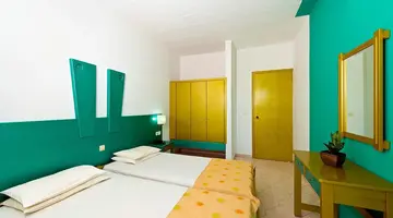 Trianta Hotel Apartmentos