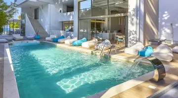 Triton Hotel