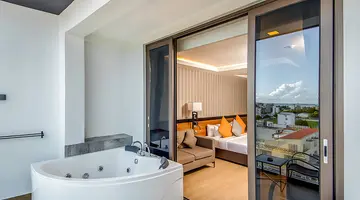 Triton Prestige Seaview & Spa