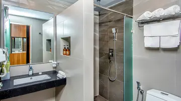Triton Prestige Seaview & Spa