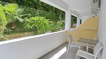 Tropical Hotel