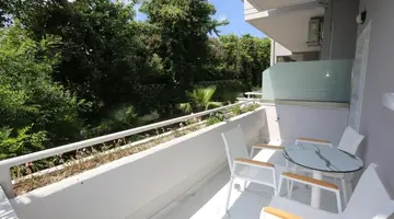 TROPICAL HOTEL