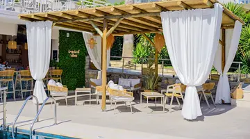 Tropical Hotel