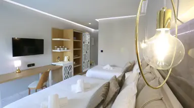 TROPICAL HOTEL