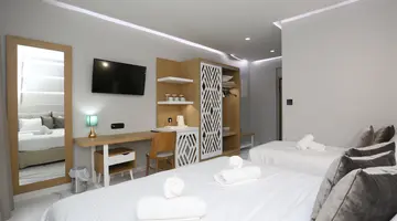 TROPICAL HOTEL