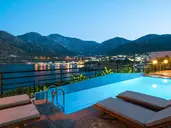 TROULIS APART HOTEL