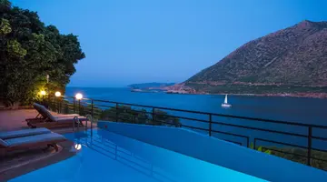 TROULIS APART HOTEL