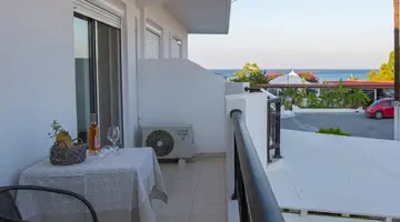 Tsambikos Apartments