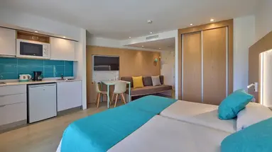 Universal Aparthotel Elisa