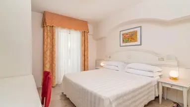 UNIVERSAL HOTEL