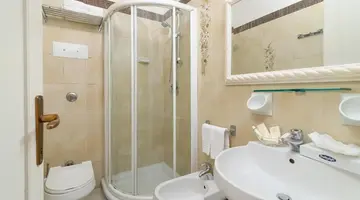 UNIVERSAL HOTEL