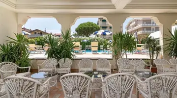 UNIVERSAL HOTEL