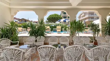 UNIVERSAL HOTEL