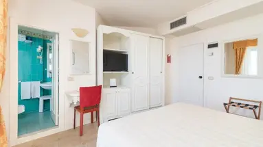 UNIVERSAL HOTEL