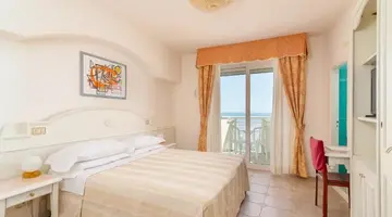 UNIVERSAL HOTEL