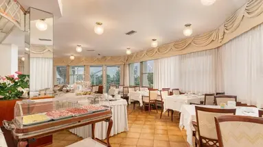 UNIVERSAL HOTEL