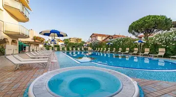 UNIVERSAL HOTEL