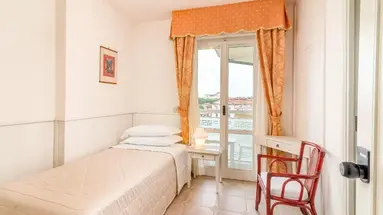 UNIVERSAL HOTEL
