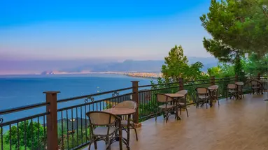 UTOPIA WORLD DE LUXE HOTEL
