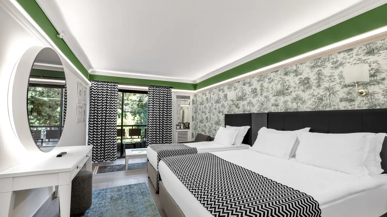 UTOPIA WORLD DE LUXE HOTEL