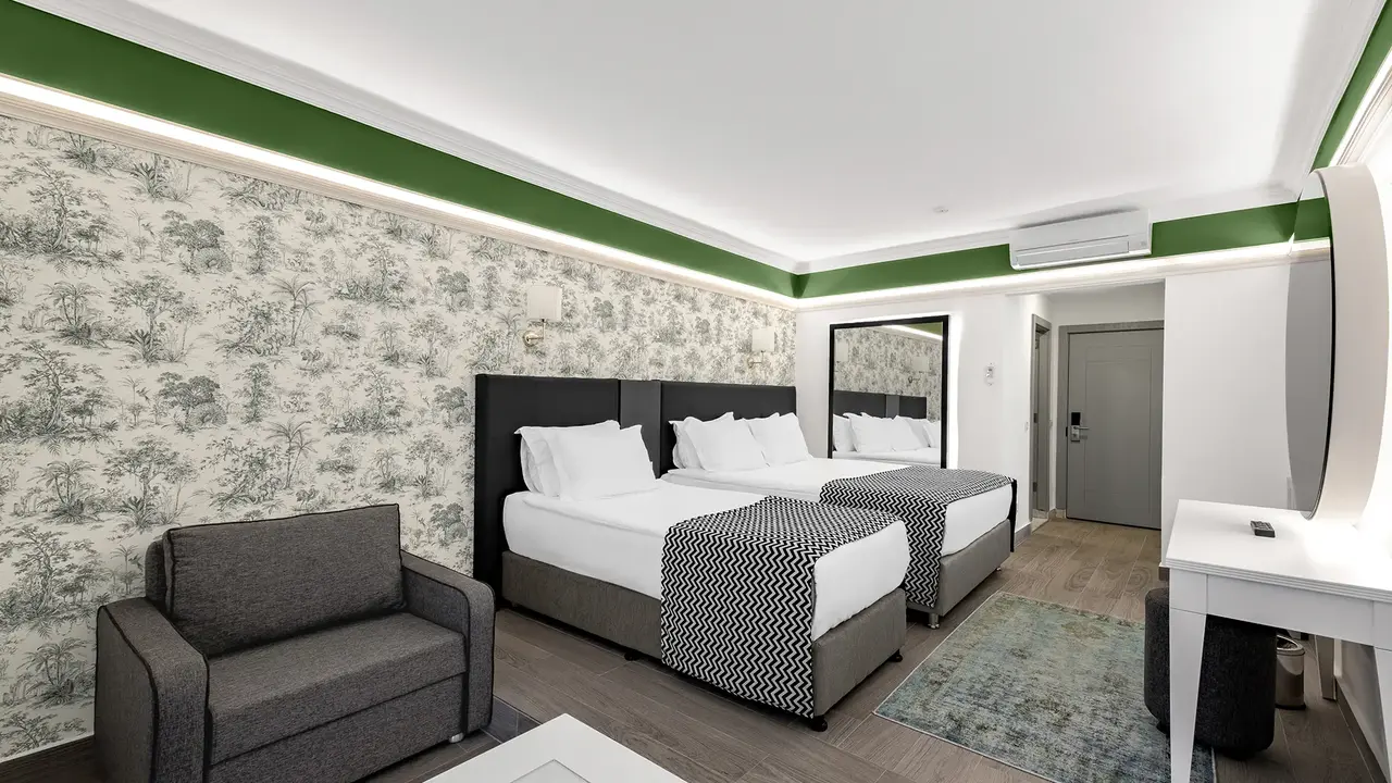 UTOPIA WORLD DE LUXE HOTEL