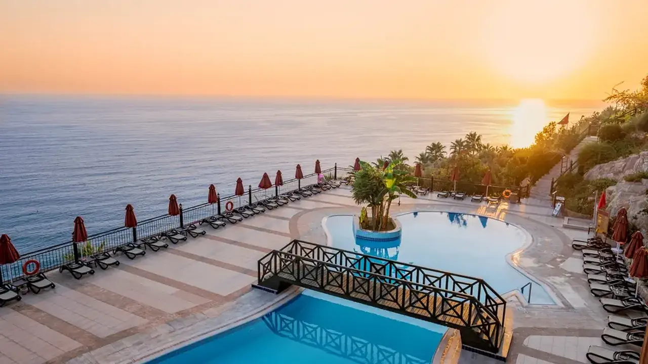 UTOPIA WORLD DE LUXE HOTEL