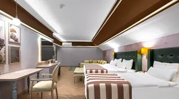 UTOPIA WORLD DE LUXE HOTEL