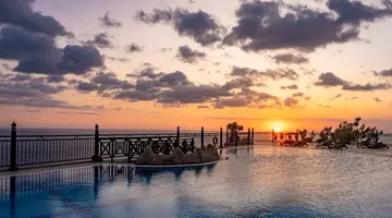 UTOPIA WORLD DE LUXE HOTEL