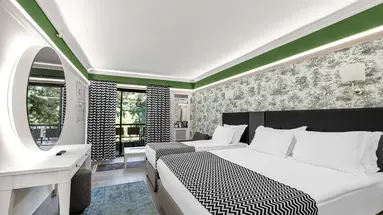 UTOPIA WORLD DE LUXE HOTEL