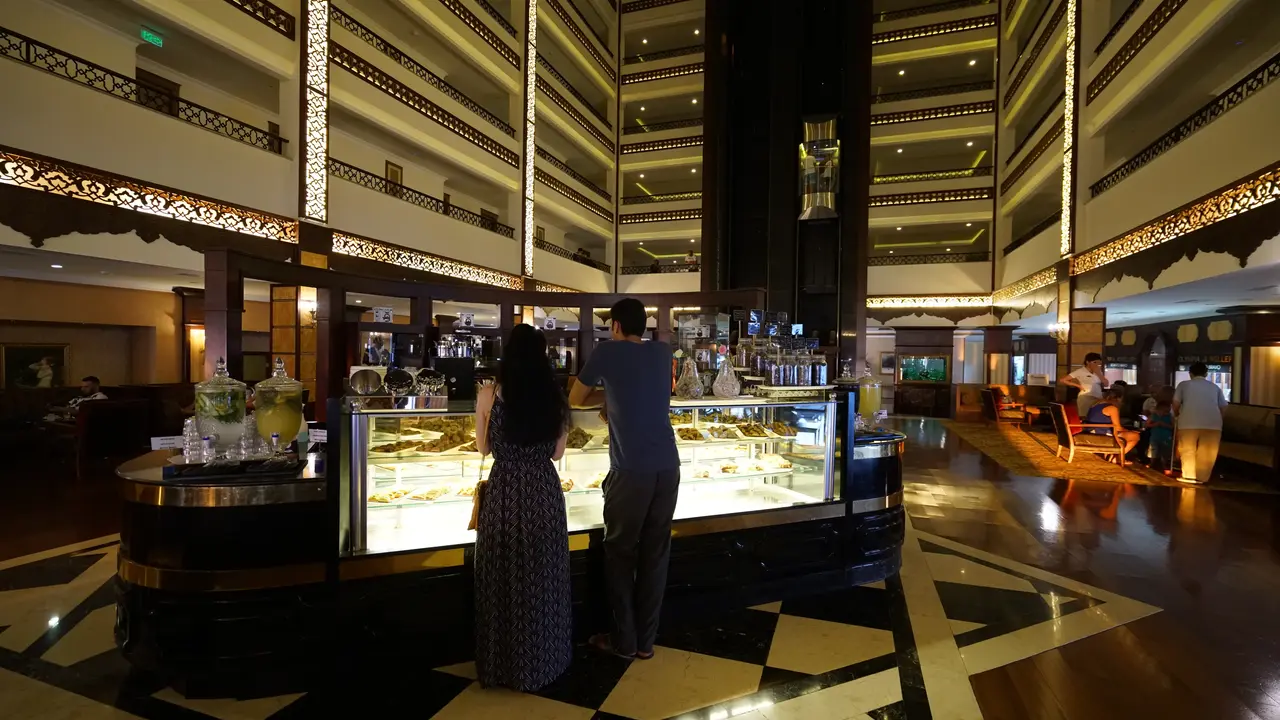 UTOPIA WORLD DE LUXE HOTEL