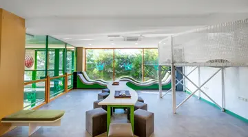 UTOPIA WORLD DE LUXE HOTEL
