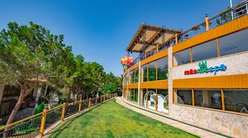 UTOPIA WORLD DE LUXE HOTEL