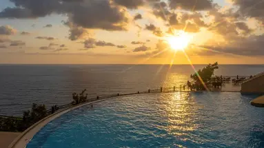 UTOPIA WORLD DE LUXE HOTEL