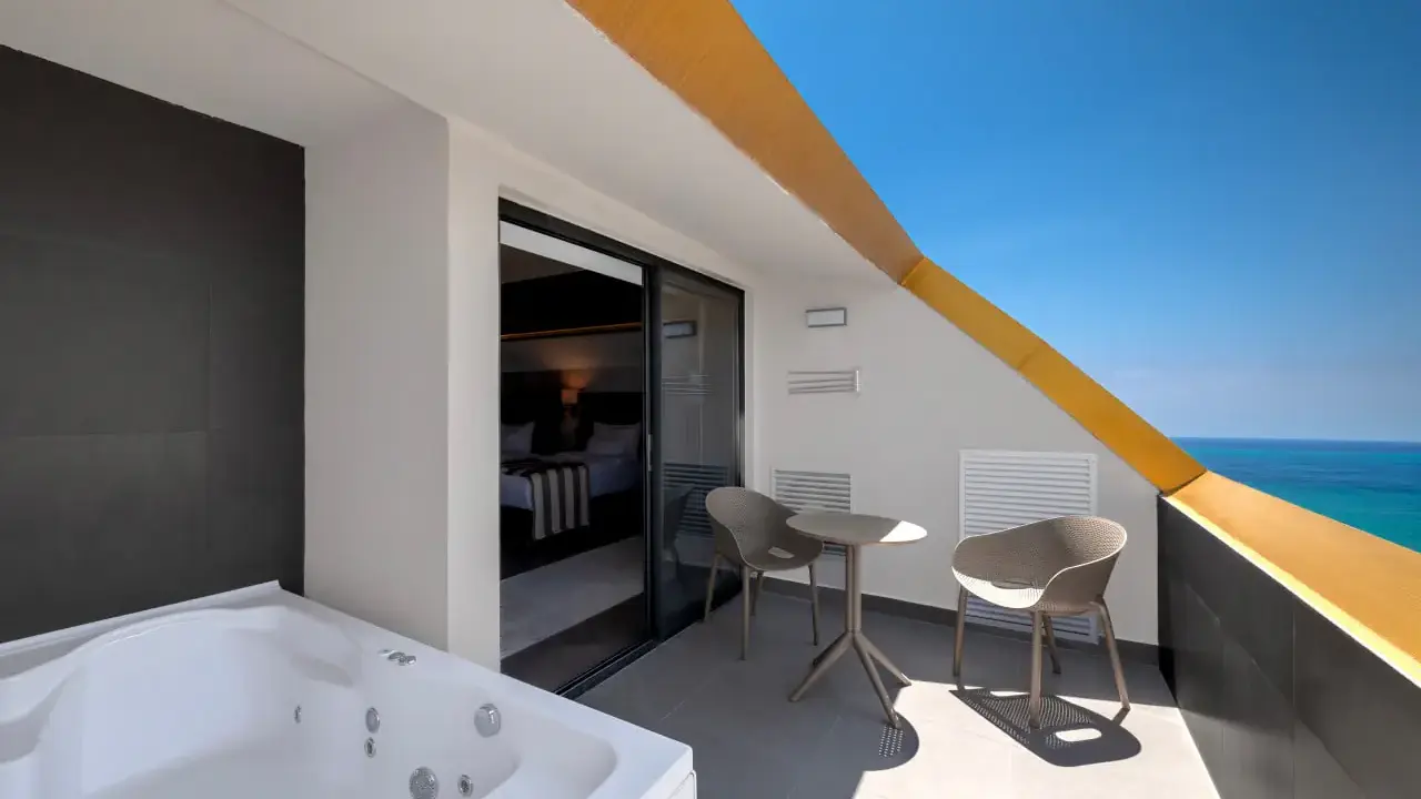 UTOPIA WORLD DE LUXE HOTEL