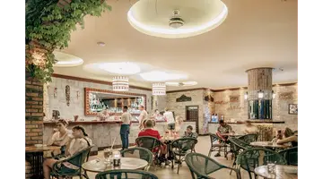 UTOPIA WORLD DE LUXE HOTEL