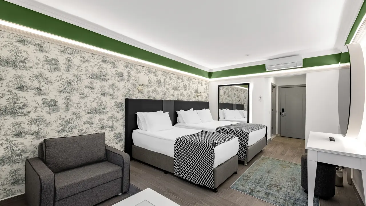 UTOPIA WORLD DE LUXE HOTEL