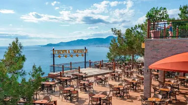 UTOPIA WORLD DE LUXE HOTEL
