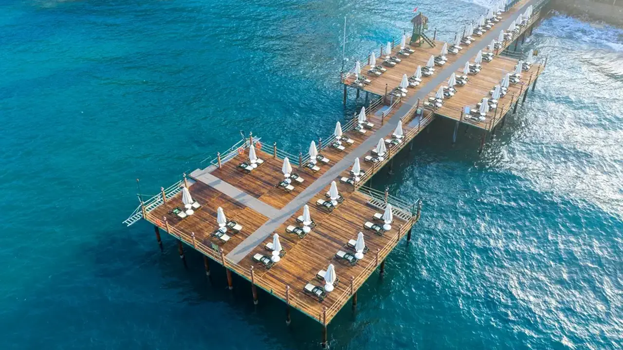 UTOPIA WORLD DE LUXE HOTEL