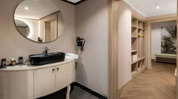 UTOPIA WORLD DE LUXE HOTEL