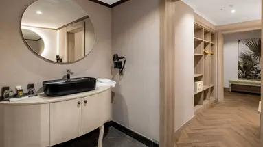 UTOPIA WORLD DE LUXE HOTEL
