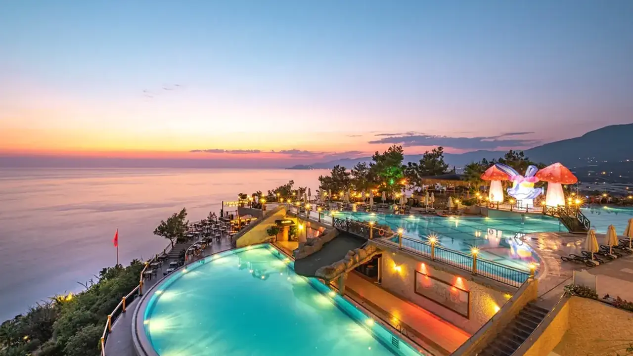 UTOPIA WORLD DE LUXE HOTEL