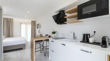 V Luxury Suites