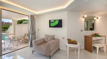 Vantaris Luxury Beach Resort
