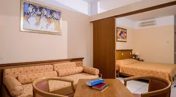 Vantaris Palace