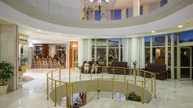 Vantaris Palace