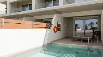 Vantaris Palace